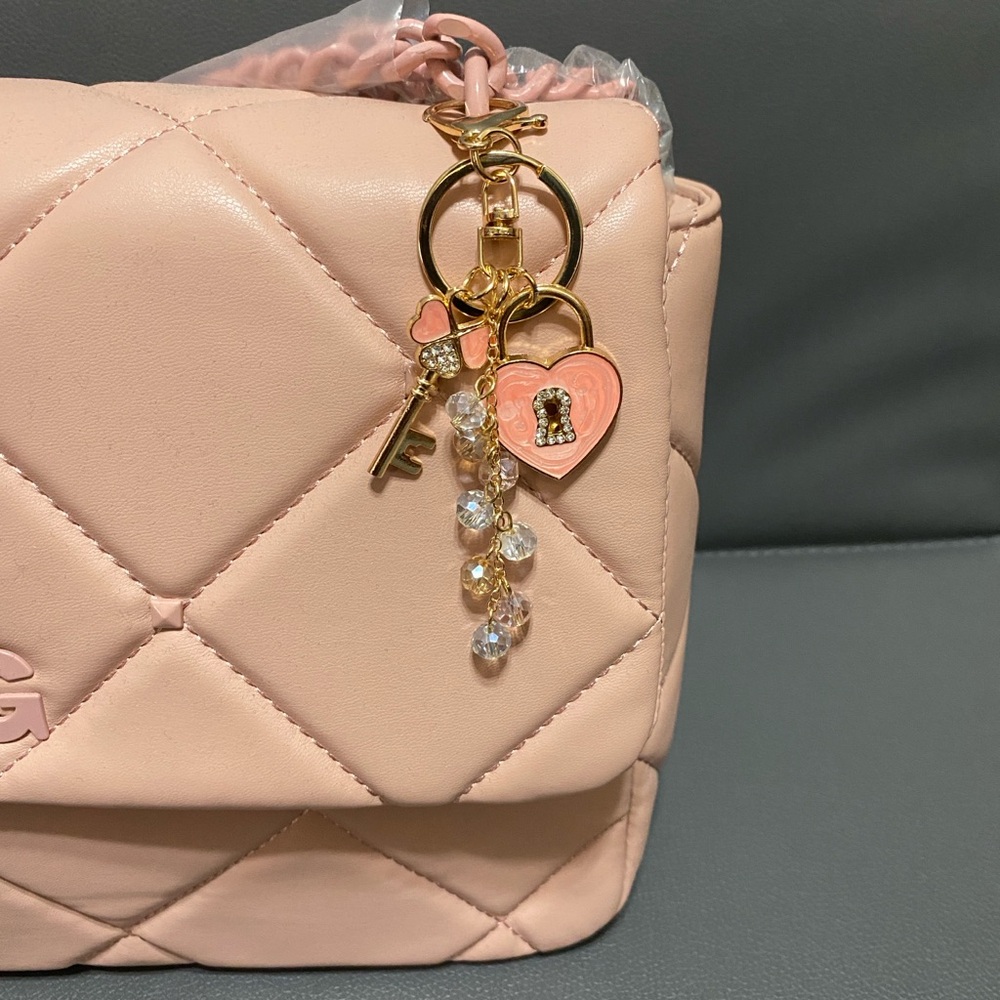 NWOT Heart and Key Bag Charm - Picture 2 of 3